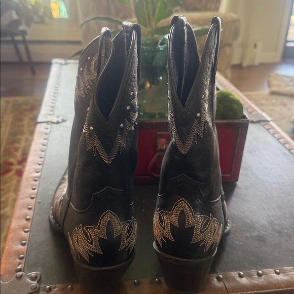 Ariat Black Leather Western Boots with Silver Embroidery - Picture 6 of 10